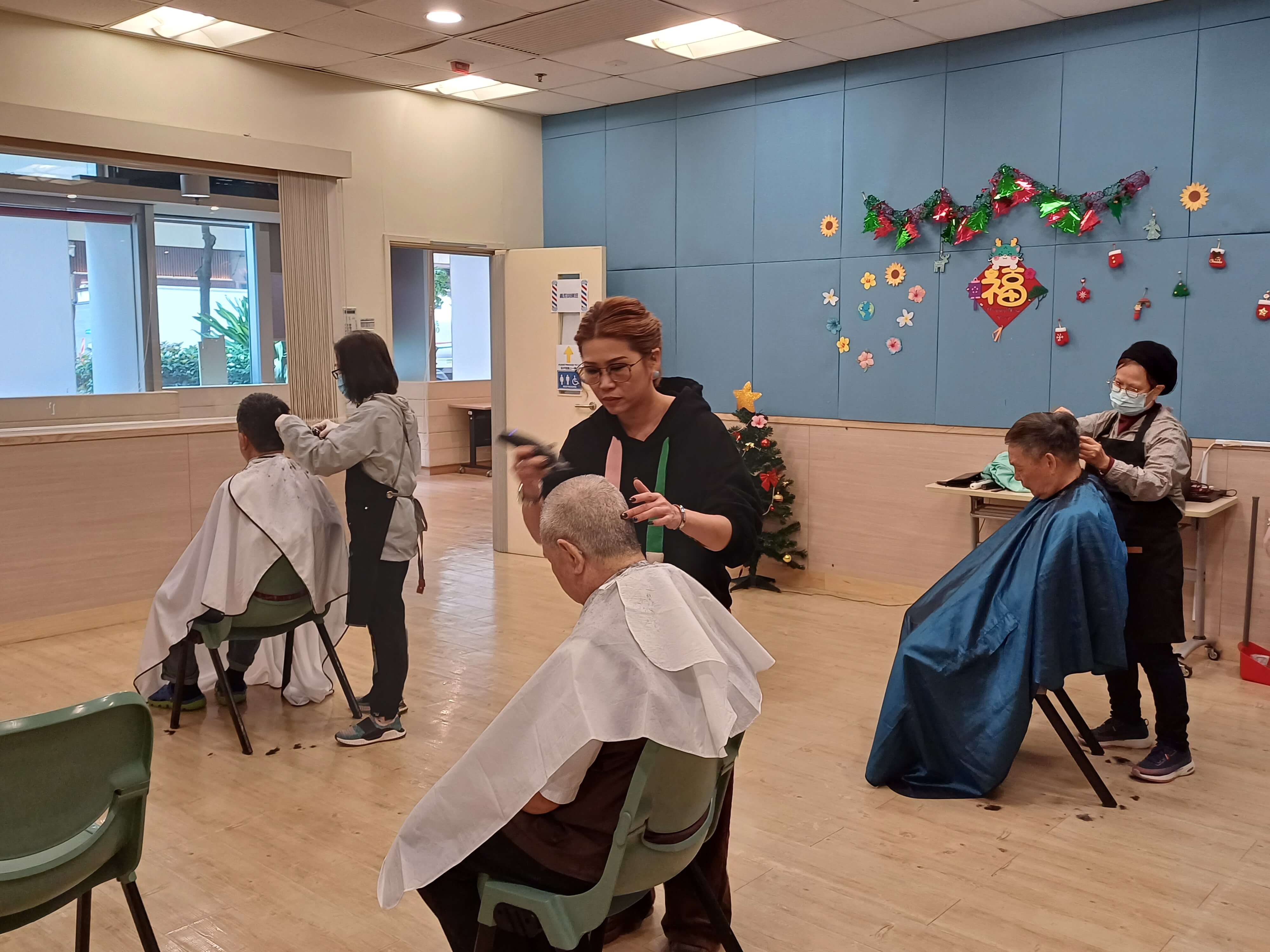 社區支援與服務