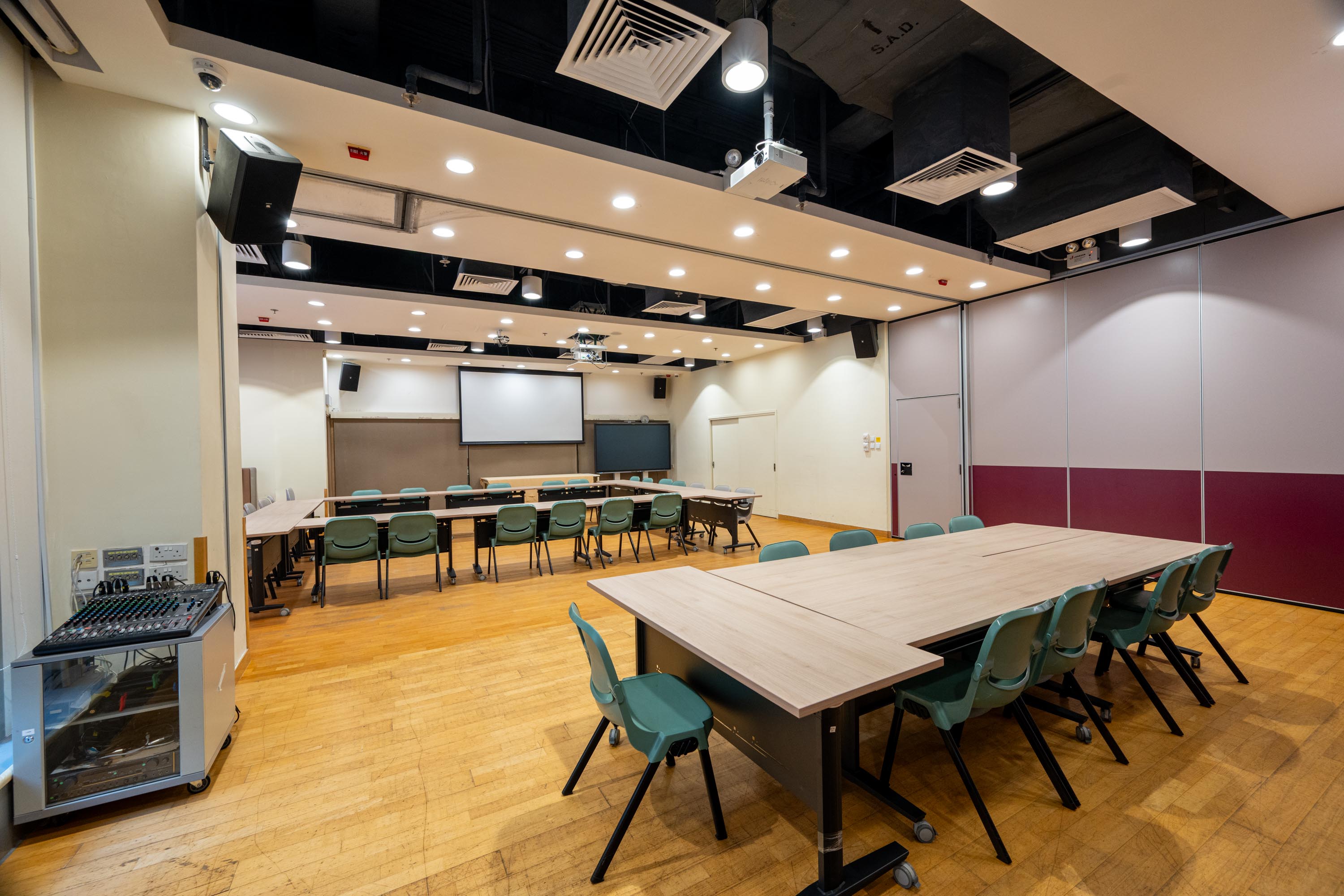 Multi function hall A & B - 港青耀信 YMCA of Hong Kong The Beacon