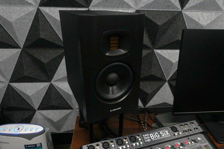 <p>ADAM Audio T5V Active Studio Monitor <br />(Nearfield)</p>