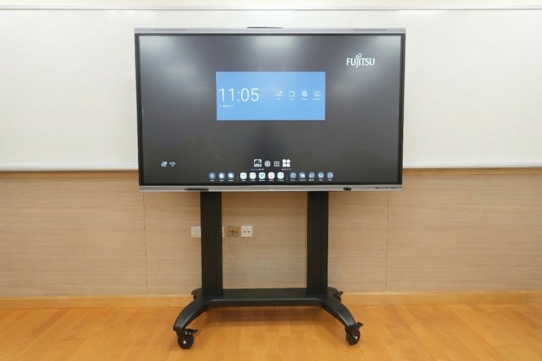 <p>尺寸隨機提供</p>
<p class="p1"><strong>規格：</strong>Fujitsu IW752DX 75"<br /><strong>解像度：</strong>4k <br /><strong>外部設備連接：</strong>HDMI <br /><strong>作業系統：</strong>Andriod <br /><strong>顯⽰⽐例：</strong>16:9 <br /><strong>可視⻆度 (H/V) ：</strong>178°</p>